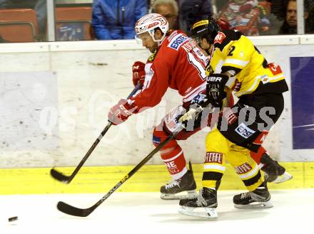 EBEL. Eishockey Bundesliga. KAC gegen 	UPC Vienna Capitals. Thomas Koch,  (KAC), Julian Grosslercher (Caps). Klagenfurt, am 13.12.2015.
Foto: Kuess

---
pressefotos, pressefotografie, kuess, qs, qspictures, sport, bild, bilder, bilddatenbank