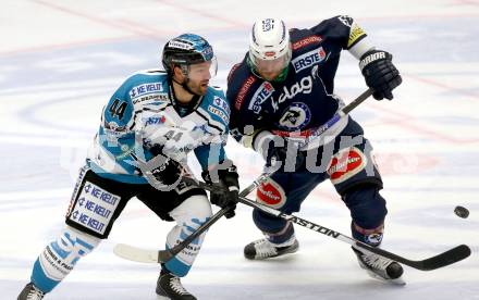 EBEL. Eishockey Bundesliga. EC VSV gegen EHC Liwest Black Wings Linz. Markus Schlacher,  (VSV), Olivier Latendresse (Linz). Villach, am 13.12.2015.
Foto: Kuess 


---
pressefotos, pressefotografie, kuess, qs, qspictures, sport, bild, bilder, bilddatenbank