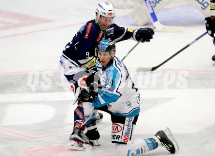 EBEL. Eishockey Bundesliga. EC VSV gegen EHC Liwest Black Wings Linz. Dustin Johner,  (VSV), Daniel Oberkofler (Linz). Villach, am 13.12.2015.
Foto: Kuess 


---
pressefotos, pressefotografie, kuess, qs, qspictures, sport, bild, bilder, bilddatenbank