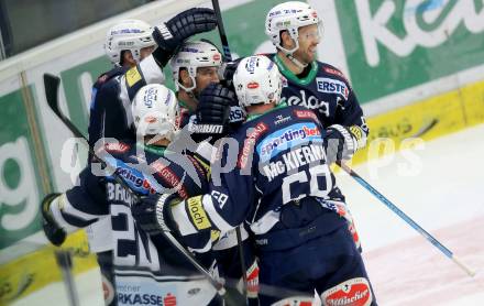 EBEL. Eishockey Bundesliga. EC VSV gegen EHC Liwest Black Wings Linz. Torjubel Adis Alagic, Ziga Pance, Rick Schofield, Nico Brunner, Ryan McKiernan (VSV). Villach, am 13.12.2015.
Foto: Kuess 


---
pressefotos, pressefotografie, kuess, qs, qspictures, sport, bild, bilder, bilddatenbank