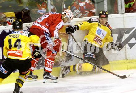 EBEL. Eishockey Bundesliga. KAC gegen 	UPC Vienna Capitals. Jean Francois Jacques, (KAC), Mario Fischer, Jamie Fraser  (Caps). Klagenfurt, am 13.12.2015.
Foto: Kuess

---
pressefotos, pressefotografie, kuess, qs, qspictures, sport, bild, bilder, bilddatenbank