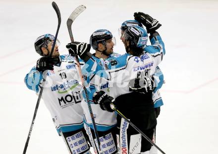 EBEL. Eishockey Bundesliga. EC VSV gegen EHC Liwest Black Wings Linz. Torjubel Sebastie Piche, Marc Andre Dorion, Brett McLean, Andrew Jacob Kozek (Linz). Villach, am 13.12.2015.
Foto: Kuess 


---
pressefotos, pressefotografie, kuess, qs, qspictures, sport, bild, bilder, bilddatenbank