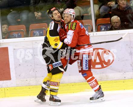 EBEL. Eishockey Bundesliga. KAC gegen 	UPC Vienna Capitals. Thomas Poeck,  (KAC), Jonathan Ferland (Caps). Klagenfurt, am 13.12.2015.
Foto: Kuess

---
pressefotos, pressefotografie, kuess, qs, qspictures, sport, bild, bilder, bilddatenbank