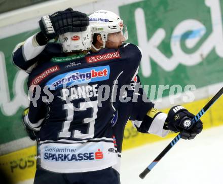 EBEL. Eishockey Bundesliga. EC VSV gegen EHC Liwest Black Wings Linz. Torjubel Adis Alagic, Ziga Pance (VSV). Villach, am 13.12.2015.
Foto: Kuess 


---
pressefotos, pressefotografie, kuess, qs, qspictures, sport, bild, bilder, bilddatenbank