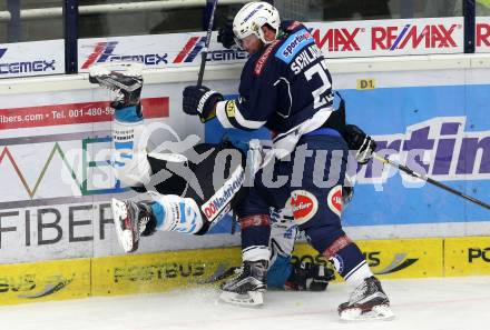 EBEL. Eishockey Bundesliga. EC VSV gegen EHC Liwest Black Wings Linz. Markus Schlacher,  (VSV), Brett McLean (Linz). Villach, am 13.12.2015.
Foto: Kuess 


---
pressefotos, pressefotografie, kuess, qs, qspictures, sport, bild, bilder, bilddatenbank