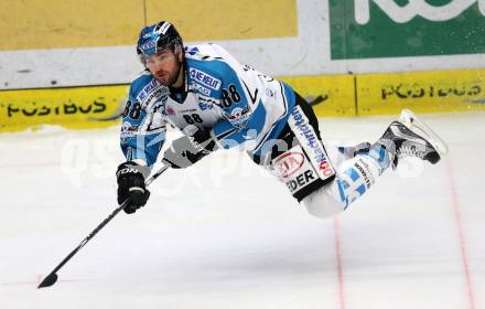 EBEL. Eishockey Bundesliga. EC VSV gegen EHC Liwest Black Wings Linz. Dan Dasilva (Linz). Villach, am 13.12.2015.
Foto: Kuess 


---
pressefotos, pressefotografie, kuess, qs, qspictures, sport, bild, bilder, bilddatenbank