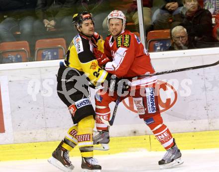 EBEL. Eishockey Bundesliga. KAC gegen 	UPC Vienna Capitals. Thomas Poeck,  (KAC), Jonathan Ferland (Caps). Klagenfurt, am 13.12.2015.
Foto: Kuess

---
pressefotos, pressefotografie, kuess, qs, qspictures, sport, bild, bilder, bilddatenbank