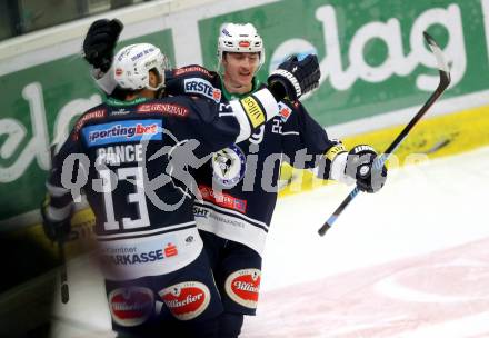 EBEL. Eishockey Bundesliga. EC VSV gegen EHC Liwest Black Wings Linz. Torjubel Adis Alagic, Ziga Pance (VSV). Villach, am 13.12.2015.
Foto: Kuess 


---
pressefotos, pressefotografie, kuess, qs, qspictures, sport, bild, bilder, bilddatenbank