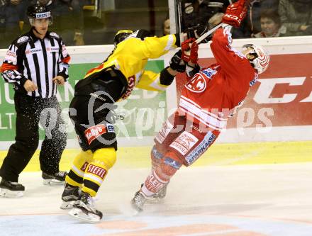 EBEL. Eishockey Bundesliga. KAC gegen 	UPC Vienna Capitals. Rauferei Patrick Harand, (KAC), Patrick Peter (Caps). Klagenfurt, am 13.12.2015.
Foto: Kuess

---
pressefotos, pressefotografie, kuess, qs, qspictures, sport, bild, bilder, bilddatenbank