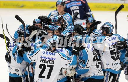 EBEL. Eishockey Bundesliga. EC VSV gegen EHC Liwest Black Wings Linz. Jubel Linz. Villach, am 13.12.2015.
Foto: Kuess 


---
pressefotos, pressefotografie, kuess, qs, qspictures, sport, bild, bilder, bilddatenbank