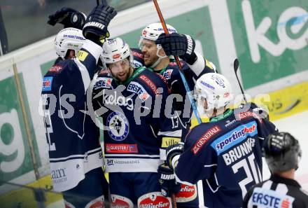 EBEL. Eishockey Bundesliga. EC VSV gegen EHC Liwest Black Wings Linz. Torjubel Adis Alagic, Ziga Pance, Rick Schofield, Nico Brunner (VSV). Villach, am 13.12.2015.
Foto: Kuess 


---
pressefotos, pressefotografie, kuess, qs, qspictures, sport, bild, bilder, bilddatenbank