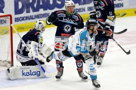 EBEL. Eishockey Bundesliga. EC VSV gegen EHC Liwest Black Wings Linz. Nico Brunner,  (VSV), andrew Jacob Kozek (Linz). Villach, am 13.12.2015.
Foto: Kuess 


---
pressefotos, pressefotografie, kuess, qs, qspictures, sport, bild, bilder, bilddatenbank