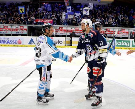 EBEL. Eishockey Bundesliga. EC VSV gegen EHC Liwest Black Wings Linz. Ziga Pance,  (VSV), Fabio Hofer (Linz). Villach, am 15.12.2015.
Foto: Kuess 


---
pressefotos, pressefotografie, kuess, qs, qspictures, sport, bild, bilder, bilddatenbank