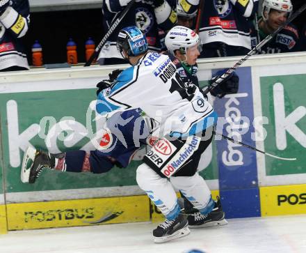 EBEL. Eishockey Bundesliga. EC VSV gegen EHC Liwest Black Wings Linz. Christian Jennes,  (VSV), Marc Andre Dorion (Linz). Villach, am 15.12.2015.
Foto: Kuess 


---
pressefotos, pressefotografie, kuess, qs, qspictures, sport, bild, bilder, bilddatenbank