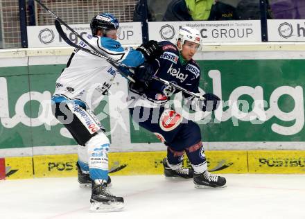 EBEL. Eishockey Bundesliga. EC VSV gegen EHC Liwest Black Wings Linz. Mark Santorelli, (VSV), Brett Palin (Linz). Villach, am 15.12.2015.
Foto: Kuess 


---
pressefotos, pressefotografie, kuess, qs, qspictures, sport, bild, bilder, bilddatenbank