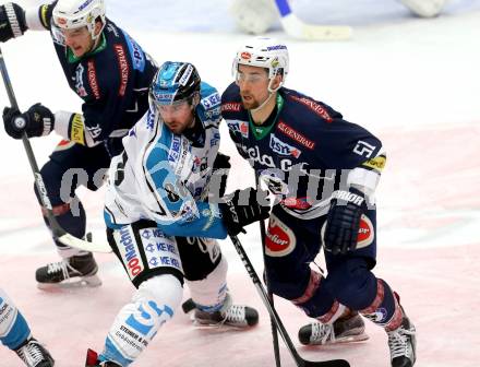 EBEL. Eishockey Bundesliga. EC VSV gegen EHC Liwest Black Wings Linz. Eric HUnter,  (VSV), Dan Dasilva (Linz). Villach, am 15.12.2015.
Foto: Kuess 


---
pressefotos, pressefotografie, kuess, qs, qspictures, sport, bild, bilder, bilddatenbank