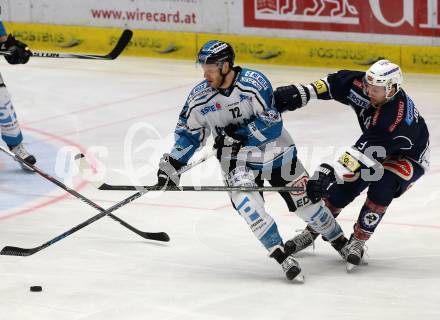 EBEL. Eishockey Bundesliga. EC VSV gegen EHC Liwest Black Wings Linz. Dustin Johner,  (VSV), Kevin Moderer (Linz). Villach, am 15.12.2015.
Foto: Kuess 


---
pressefotos, pressefotografie, kuess, qs, qspictures, sport, bild, bilder, bilddatenbank