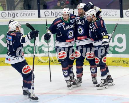 EBEL. Eishockey Bundesliga. EC VSV gegen EHC Liwest Black Wings Linz. Torjubel Matt Kelly, Valentin Leiler, Markus Schlacher, Mark Santorelli (VSV). Villach, am 15.12.2015.
Foto: Kuess 


---
pressefotos, pressefotografie, kuess, qs, qspictures, sport, bild, bilder, bilddatenbank