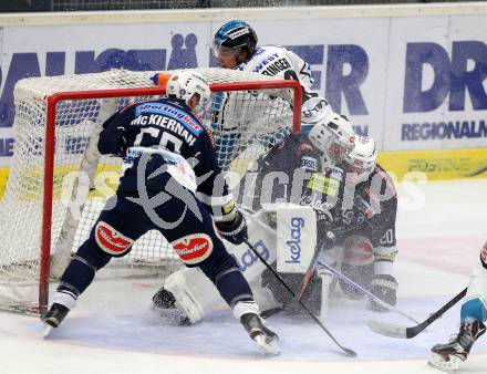 EBEL. Eishockey Bundesliga. EC VSV gegen EHC Liwest Black Wings Linz. Ryan McKiernan, Jean Philippe Lamoureux, Nico Brunner, (VSV), Marius Goehringer  (Linz). Villach, am 15.12.2015.
Foto: Kuess 


---
pressefotos, pressefotografie, kuess, qs, qspictures, sport, bild, bilder, bilddatenbank