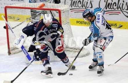 EBEL. Eishockey Bundesliga. EC VSV gegen EHC Liwest Black Wings Linz. Markus Schlacher,  (VSV), Brett McLean (Linz). Villach, am 15.12.2015.
Foto: Kuess 


---
pressefotos, pressefotografie, kuess, qs, qspictures, sport, bild, bilder, bilddatenbank