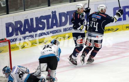 EBEL. Eishockey Bundesliga. EC VSV gegen EHC Liwest Black Wings Linz. Torjubel Valentin Leiler, Matt Kelly (VSV). Villach, am 15.12.2015.
Foto: Kuess 


---
pressefotos, pressefotografie, kuess, qs, qspictures, sport, bild, bilder, bilddatenbank