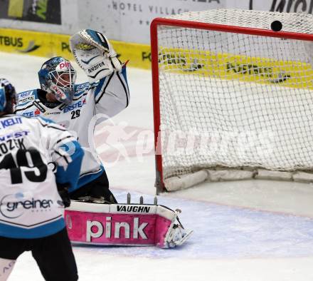 EBEL. Eishockey Bundesliga. EC VSV gegen EHC Liwest Black Wings Linz. Michael Ouzas, (Linz). Villach, am 15.12.2015.
Foto: Kuess 


---
pressefotos, pressefotografie, kuess, qs, qspictures, sport, bild, bilder, bilddatenbank