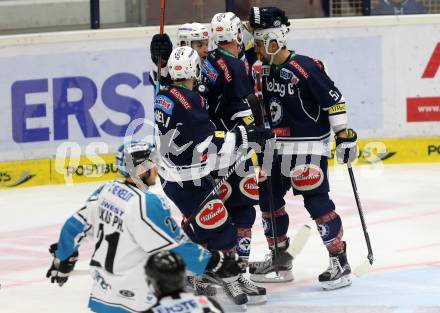 EBEL. Eishockey Bundesliga. EC VSV gegen EHC Liwest Black Wings Linz. Torjubel Eric HUnter, Brock McBride, Matt Kelly, Mark Santorelli (VSV). Villach, am 15.12.2015.
Foto: Kuess 


---
pressefotos, pressefotografie, kuess, qs, qspictures, sport, bild, bilder, bilddatenbank