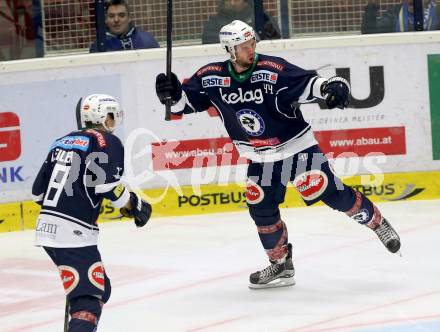 EBEL. Eishockey Bundesliga. EC VSV gegen EHC Liwest Black Wings Linz. Torjubel Matt Kelly, Valentin Leiler (VSV). Villach, am 15.12.2015.
Foto: Kuess 


---
pressefotos, pressefotografie, kuess, qs, qspictures, sport, bild, bilder, bilddatenbank