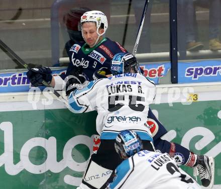 EBEL. Eishockey Bundesliga. EC VSV gegen EHC Liwest Black Wings Linz. Dustin Johner,  (VSV), Robert Lukas (Linz). Villach, am 15.12.2015.
Foto: Kuess 


---
pressefotos, pressefotografie, kuess, qs, qspictures, sport, bild, bilder, bilddatenbank