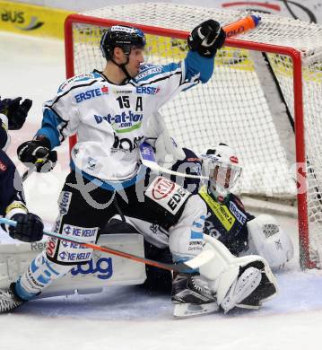 EBEL. Eishockey Bundesliga. EC VSV gegen EHC Liwest Black Wings Linz. Jean Philippe Lamoureux, (VSV), Brett McLean (Linz). Villach, am 15.12.2015.
Foto: Kuess 


---
pressefotos, pressefotografie, kuess, qs, qspictures, sport, bild, bilder, bilddatenbank