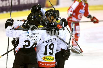 EBEL. Eishockey Bundesliga. KAC gegen 	Dornbirner Eishockey Club	. Torjubel Dustin Sylvester, Michael Caruso (Dornbirn). Klagenfurt, am 18.12.2015.
Foto: Kuess

---
pressefotos, pressefotografie, kuess, qs, qspictures, sport, bild, bilder, bilddatenbank