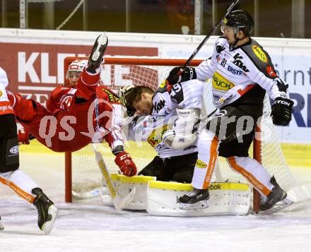 EBEL. Eishockey Bundesliga. KAC gegen 	Dornbirner Eishockey Club	. Patrick Harand,  (KAC), Florian Hardy, Robert Lembacher (Dornbirn). Klagenfurt, am 18.12.2015.
Foto: Kuess

---
pressefotos, pressefotografie, kuess, qs, qspictures, sport, bild, bilder, bilddatenbank