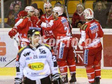 EBEL. Eishockey Bundesliga. KAC gegen 	Dornbirner Eishockey Club	. Torjubel jean Francois Jacques, Thomas Koch, Manuel Geier, Steven Strong, Mark Popovic (KAC). Klagenfurt, am 18.12.2015.
Foto: Kuess

---
pressefotos, pressefotografie, kuess, qs, qspictures, sport, bild, bilder, bilddatenbank