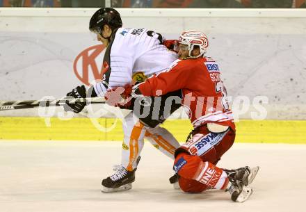 EBEL. Eishockey Bundesliga. KAC gegen 	Dornbirner Eishockey Club	. Martin Schumnig,  (KAC), Olivier Magnan (Dornbirn). Klagenfurt, am 18.12.2015.
Foto: Kuess

---
pressefotos, pressefotografie, kuess, qs, qspictures, sport, bild, bilder, bilddatenbank