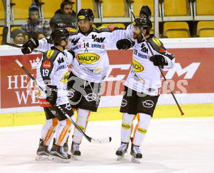 EBEL. Eishockey Bundesliga. KAC gegen 	Dornbirner Eishockey Club	. Torjubel Dustin Sylvester, Kyle Greentree, Matt Sidall (Dornbirn). Klagenfurt, am 18.12.2015.
Foto: Kuess

---
pressefotos, pressefotografie, kuess, qs, qspictures, sport, bild, bilder, bilddatenbank