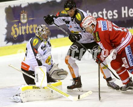 EBEL. Eishockey Bundesliga. KAC gegen 	Dornbirner Eishockey Club	. Jonas Nordquist, (KAC), Florian Hardy, Kevin Macierzynski  (Dornbirn). Klagenfurt, am 18.12.2015.
Foto: Kuess

---
pressefotos, pressefotografie, kuess, qs, qspictures, sport, bild, bilder, bilddatenbank