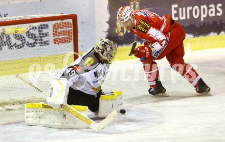 EBEL. Eishockey Bundesliga. KAC gegen Dornbirner Eishockey Club. Mark Popovic (KAC), Florian Hardy (Dornbirn). Klagenfurt, am 18.12.2015.
Foto: Kuess

---
pressefotos, pressefotografie, kuess, qs, qspictures, sport, bild, bilder, bilddatenbank