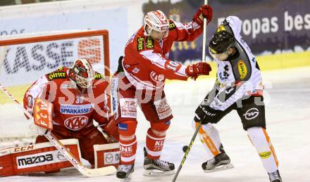 EBEL. Eishockey Bundesliga. KAC gegen 	Dornbirner Eishockey Club	. Rene Swette, Jonas Nordquist, (KAC), Marek Zagrapan  (Dornbirn). Klagenfurt, am 18.12.2015.
Foto: Kuess

---
pressefotos, pressefotografie, kuess, qs, qspictures, sport, bild, bilder, bilddatenbank