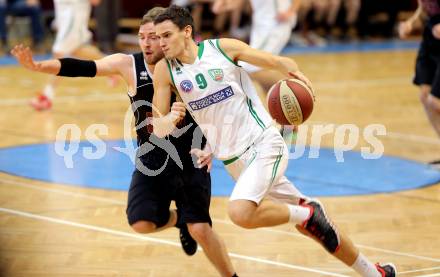 Basketball 2. Bundesliga 2015/16 Grunddurchgang 13. Runde. KOS Celovec gegen Woerthersee Piraten. Nenad kalmanada, (KOS),  Sebastian Huber (Piraten). Klagenfurt, am 19.12.2015.
Foto: Kuess
---
pressefotos, pressefotografie, kuess, qs, qspictures, sport, bild, bilder, bilddatenbank