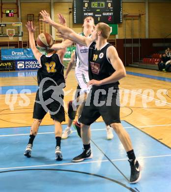 Basketball 2. Bundesliga 2015/16 Grunddurchgang 13. Runde. KOS Celovec gegen Woerthersee Piraten.  Andi Smrtnik,  (KOS), Sebastian Wuertz (Piraten). Klagenfurt, am 19.12.2015.
Foto: Kuess
---
pressefotos, pressefotografie, kuess, qs, qspictures, sport, bild, bilder, bilddatenbank