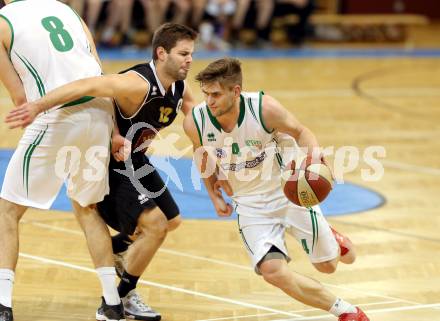 Basketball 2. Bundesliga 2015/16 Grunddurchgang 13. Runde. KOS Celovec gegen Woerthersee Piraten. Ziga Erculj,  (KOS), Christian Erschen (Piraten). Klagenfurt, am 19.12.2015.
Foto: Kuess
---
pressefotos, pressefotografie, kuess, qs, qspictures, sport, bild, bilder, bilddatenbank