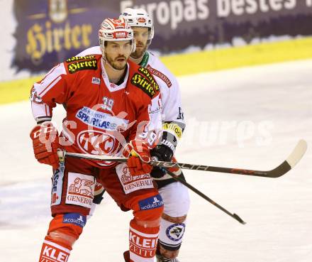 EBEL. Eishockey Bundesliga. KAC gegen 	VSV. Jean Francois Jacques,  (KAC), Rick Schofield (VSV). Klagenfurt, am 20.12.2015.
Foto: Kuess

---
pressefotos, pressefotografie, kuess, qs, qspictures, sport, bild, bilder, bilddatenbank