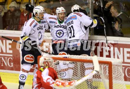 EBEL. Eishockey Bundesliga. KAC gegen 	VSV. Torjubel Stefan Bacher, Dustin Johner, Miha Verlic (VSV). Klagenfurt, am 20.12.2015.
Foto: Kuess

---
pressefotos, pressefotografie, kuess, qs, qspictures, sport, bild, bilder, bilddatenbank