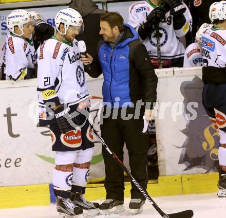 EBEL. Eishockey Bundesliga. KAC gegen 	VSV. Benjamin Petrik, Marc Brabant (Servus TV) (VSV). Klagenfurt, am 20.12.2015.
Foto: Kuess

---
pressefotos, pressefotografie, kuess, qs, qspictures, sport, bild, bilder, bilddatenbank