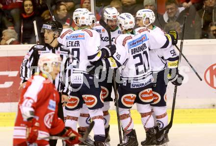 EBEL. Eishockey Bundesliga. KAC gegen 	VSV. Torjubel Benjamin Petrik, Ryan McKiernan, Nico Brunner, Valentin Leiler, Eric Hunter (VSV). Klagenfurt, am 20.12.2015.
Foto: Kuess

---
pressefotos, pressefotografie, kuess, qs, qspictures, sport, bild, bilder, bilddatenbank