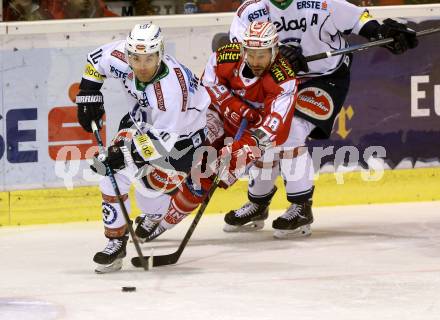 EBEL. Eishockey Bundesliga. KAC gegen 	VSV. Thomas Koch, (KAC), Brock McBride  (VSV). Klagenfurt, am 20.12.2015.
Foto: Kuess

---
pressefotos, pressefotografie, kuess, qs, qspictures, sport, bild, bilder, bilddatenbank