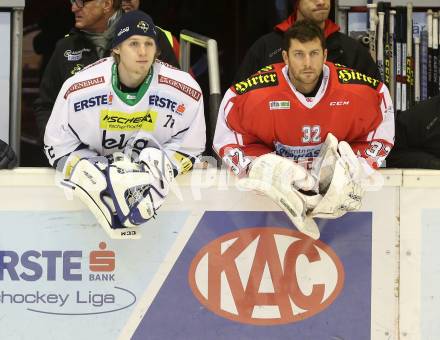 EBEL. Eishockey Bundesliga. KAC gegen 	VSV.  Lukas Herzog (VSV), Bernd Brueckler, (KAC). Klagenfurt, am 20.12.2015.
Foto: Kuess

---
pressefotos, pressefotografie, kuess, qs, qspictures, sport, bild, bilder, bilddatenbank