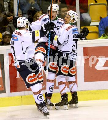 EBEL. Eishockey Bundesliga. KAC gegen 	VSV. Torjubel Adis Alagic, Nico Brunner, Ziga Pance (VSV). Klagenfurt, am 20.12.2015.
Foto: Kuess

---
pressefotos, pressefotografie, kuess, qs, qspictures, sport, bild, bilder, bilddatenbank