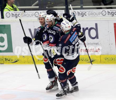 EBEL. Eishockey Bundesliga. EC VSV gegen Fehervar AV 19. Torjubel Ziga Pance, Dustin Johner, Ryan McKiernan (VSV). Villach, am 22.12.2015.
Foto: Kuess 


---
pressefotos, pressefotografie, kuess, qs, qspictures, sport, bild, bilder, bilddatenbank