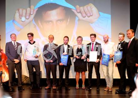 Sportgala. Nacht des Sports. Ehrung Sportler des Jahres. Peter Kaiser, Niko Resch, Markus Ragger, Albin Ouschan, Margret, Mutter von Matthias Mayer, Philipp Orter, Daniel Mesotitsch, Marco Haller, Peter Gauper. Velden, 22.12.2015.
Foto: Kuess 
---
pressefotos, pressefotografie, kuess, qs, qspictures, sport, bild, bilder, bilddatenbank